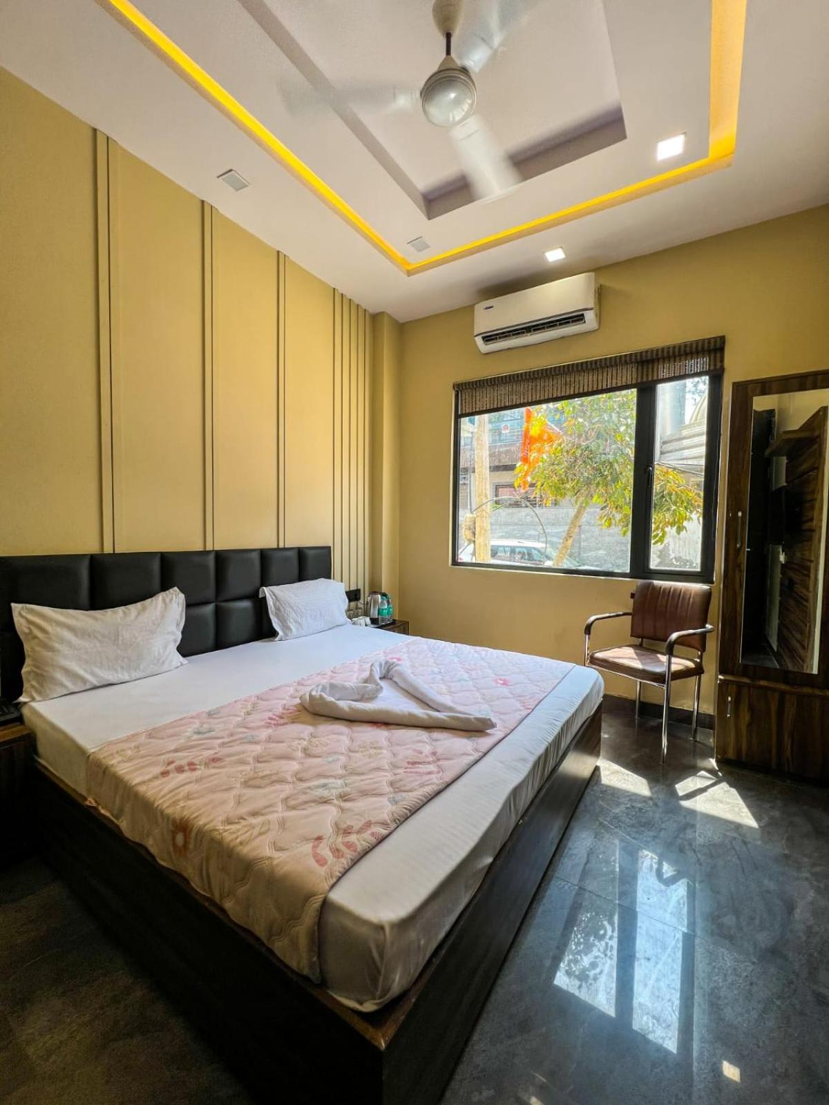 Gsm Hotel วรินดาวัน ภายนอก รูปภาพ