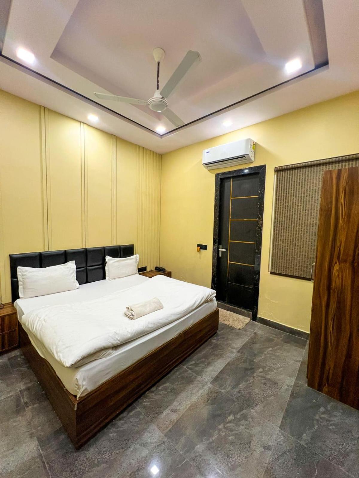 Gsm Hotel วรินดาวัน ภายนอก รูปภาพ